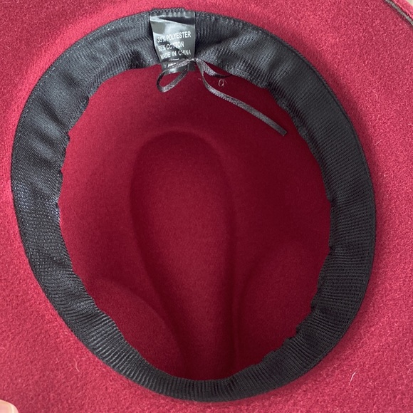 Burgundy hat - Picture 3 of 3